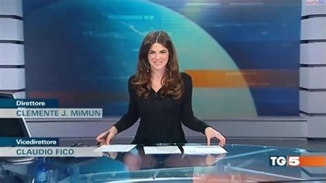 costanza calabrese nuda|News Anchor Gives Viewers An Eyeful On Live Tv After。